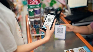 Convenient payment via VietQR code scanning. (Photo: QUYNH ANH)