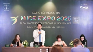 At the press conference (Photo: Cao Huong)