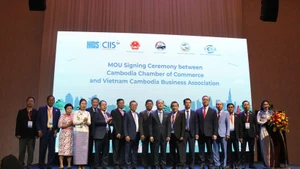 The Viet Nam–Cambodia business connectivity conference held in Ho Chi Minh City on July 15 aims at boosting trade and investment between the two economies. (Photo: VNA)