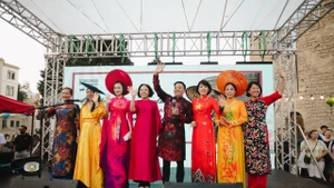 Numerous guests from Viet Nam - musicians, artists, writers, scientists, businessmen and officials - visited Baku to participate in the events. (Photo courtersy of the Embassy of Azerbaijan in Viet Nam)