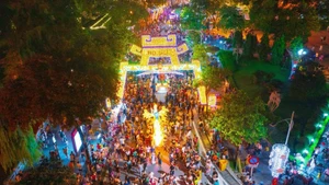 The Son Tay Ancient Citadel Night Walking Street has become a unique and attractive tourism product for visitors. (Photo: QUYNH CHI)