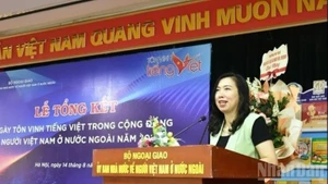 Deputy Foreign Minister Le Thi Thu Hang speaks at the closing ceremony of the Day for Honouring Vietnamese Language in Vietnamese Communities Abroad in 2025. (Photo: KHANH LAN)