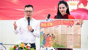 Editor-in-Chief Le Quoc Minh introduces the September 2 supplement of Nhan Dan Newspaper. (Photo: Thanh Dat)