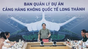 Prime Minister Pham Minh Chinh speaks at the working session with with Long Thanh airport's construction units in Dong Nai province on August 2. (Photo: VNA)