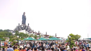 During the 6-day Lunar New Year holiday in 2026, the number of visitors to Ba Den Mountain increases by 10% compared to the same period last year.