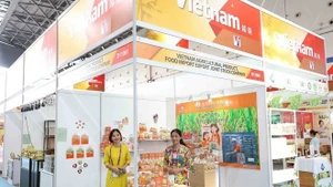 A Vietnamese booth at a fair in China. (Photo: VNA)Vietnamese Trade Counsellor in China Nong Duc Lai (Photo: VNA)