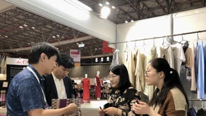 Domestic and foreign businesses forge trade links at VIATT 2026. (Photo: VNA)