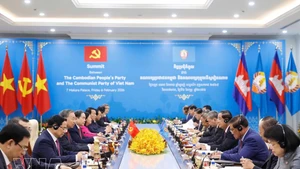 General Secretary of the Communist Party of Viet Nam (CPV) Central Committee To Lam and President of the Cambodian People’s Party (CPP) Hun Sen co-chair the talks between the two Parties in Phnom Penh on February 6. (Photo: VNA)