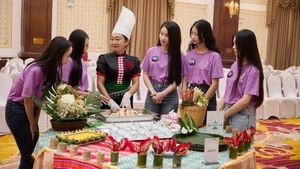 Contestants learn to cook dishes with chefs from famous restaurants. (Photo courtersy of the Organising Committee)