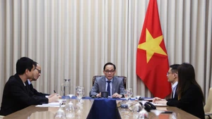 Secretary of the Party Central Committee and Acting Minister of Foreign Affairs Le Hoai Trung holds phone talks with UK Foreign Secretary Yvette Cooper on October 18 evening. (Photo: The Courtesy of the Foreign Affairs Ministry)