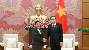 National Assembly Chairman Tran Thanh Man (R) and Chief Justice of the Lao Supreme People’s Court Viengthong Siphandon (Photo: NDO)