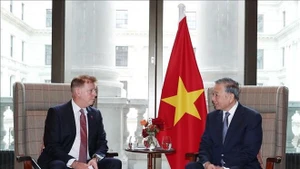 General Secretary of the Communist Party of Vietnam (CPV) Central Committee To Lam (right) meets with Chris Drewer, Senior Vice President and Head of Global Accounts, Asia–Pacific, at Airbus Group in the UK. (Photo: VNA)