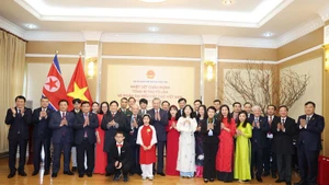 Party General Secretary To Lam and a high-ranking Vietnamese delegation visit the Vietnamese Embassy in the Democratic People’s Republic of Korea on October 10. (Photo: VNA)