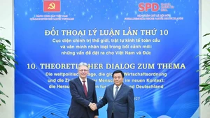 Politburo member Nguyen Xuan Thang, Chairman of the Central Theory Council and President of the Ho Chi Minh National Academy of Politics, and Achim Post, Deputy Chairman of the SPD and Co-Chairman of the SPD State Association of North Rhine-Westphalia (Photo: VNA)