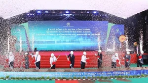 At the ground-breaking ceremony for Ha Noi's Nam Thang Long - Tran Hung Dao metro line (Photo: VNA)