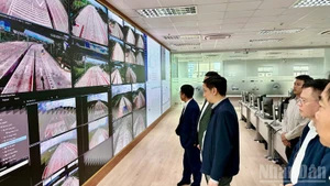 Leaders of the Viet Nam Road Administration inspect the AI-powered monitoring system at the management and operation centre.