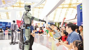 The private enterprise’s booth attracts the attention of many people at the National Achievement Exhibition themed “80 Years of Journey of Independence - Freedom – Happiness”. (Photo: THE DAI)