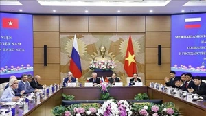 NA Chairman Tran Thanh Man and Russian State Duma Chairman Vyacheslav Volodin co-chair the opening session. (Photo: VNA)