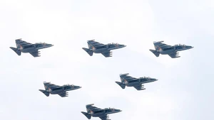 The Yak-130 training aircraft echelon flies over Hanoi sky on the National Day. (Photo: VNA)