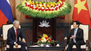 State President Luong Cuong (R) receives Chairman of the State Duma of the Federal Assembly of the Russian Federation Vyacheslav Volodin in Ha Noi. (Photo: VNA)