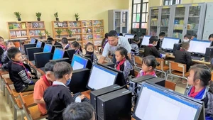 In Tuyen Quang, promoting the construction of a digital ecosystem, connecting with open learning resources in teaching and learning has helped students access a treasure trove of global knowledge. (Photo: the Department of Education and Training)