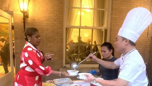People enjoy beef "pho" - a traditional dish seasoned with typical Vietnamese spices at the event. (Photo: VNA)