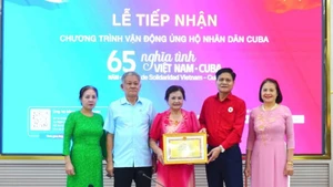 Vietnamese people respond to the programme to support the Cuban people. (Photo: The Viet Nam Red Cross Society)