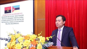 Deputy Director ofthe Ho Chi Minh National Academy of Politics Assoc. Prof. Dr. Nguyen Manh Hung speaks at the closing ceremony of the training and exchange programme on September 12. (Photo: VNA)