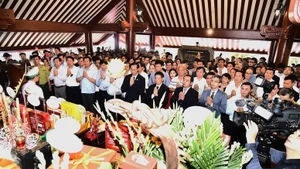 The incense-offering ceremony is held at the Ho Chi Minh Temple on the peak of Mount Vua on September 12. (Photo: baochinhphu.vn)