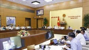 The NA Standing Committee gives opinions on the draft amended Law on Public Employees. (Photo: VNA)