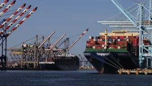 Cargo ships loaded with containers at the Port of Los Angeles, California, the US. (Photo: Xinhua)