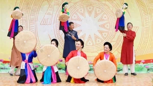 The Viet Nam Puppet Theatre performs the “Spring Festival” programme at the Lung Cu Ethnic Minority Boarding Secondary School.