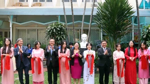 The inauguration of the statue of Cuban national hero José Martí in the campus of the Cuban Consulate General in Ho Chi Minh City. (Photo: VNA)
