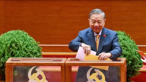 Party General Secretary To Lam casts his ballot to elect the 14th-tenure Party Central Committee.