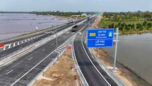 Entrance to the Can Tho–Ca Mau Expressway at the IC5 interchange in Vi Thuy commune, Can Tho city (Photo: VNA)