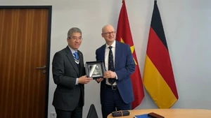 Vietnamese Ambassador to the Federal Republic of Germany Nguyen Dac Thanh and Marcus Pleyer, State Secretary at the Federal Ministry of Research, Technology and Space. (Photo courtesy of the Vietnamese Embassy in Germany)