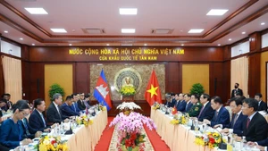 The talks between Prime Minister Pham Minh Chinh and his Cambodian counterpart Hun Manet in Tay Ninh province on December 8 (Photo: VNA)