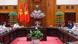 Prime Minister Pham Minh Chinh chairs a meeting with ministries and agencies to discuss solutions for macroeconomic management and responding to challenges in the region and the world. (Photo: VNA)