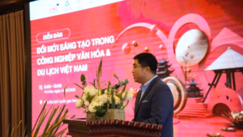 Dr Nguyen Trung Dung, Chairman of VNEI, delivering the opening remarks. (Photo: nhandan.vn)