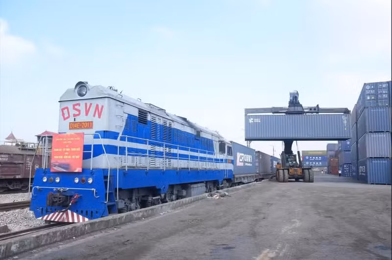 An international intermodal train departing from Qinghai province, China, arrives at Yen Vien Station in Ha Noi on June 3, 2026.