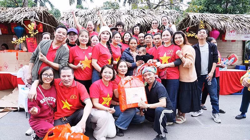 A zero-cost fair at K Hospital. (Photo: BA TINH)