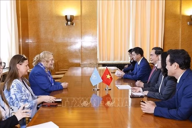 At the meeting between National Assembly Chairman Tran Thanh Man and Tatiana Valovaya, Director-General of the United Nations Office at Geneva (Photo: VNA)
