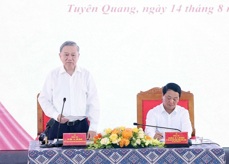 Party General Secretary To Lam addresses the working session with the Standing Board of the Tuyen Quang provincial Party Committee. (Photo: VNA)
