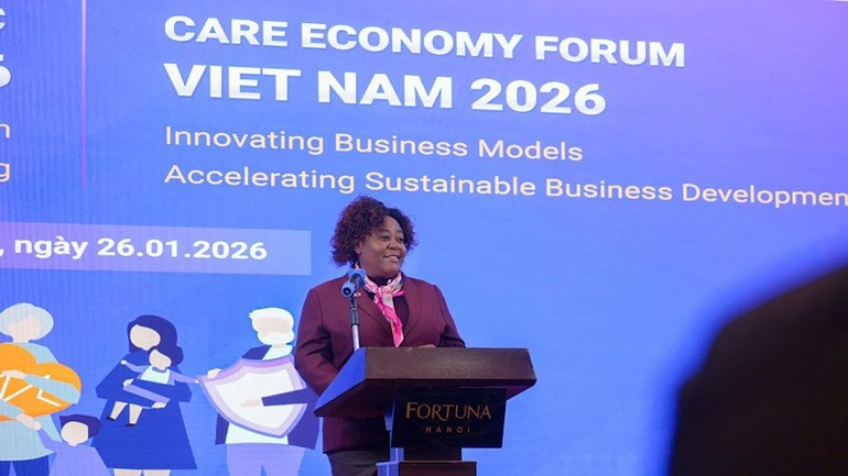 Caroline T. Nyamayemombe, UN Women Representative in Viet Nam, speaks at the forum.