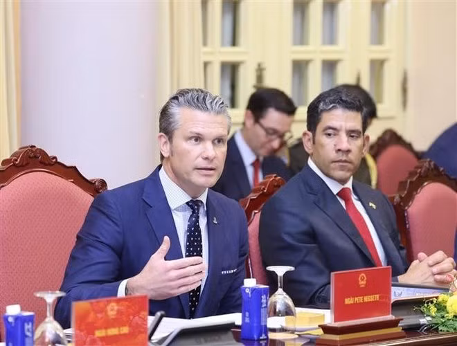 US Secretary of War Pete Hegseth speaks at the meeting (Photo: VNA)