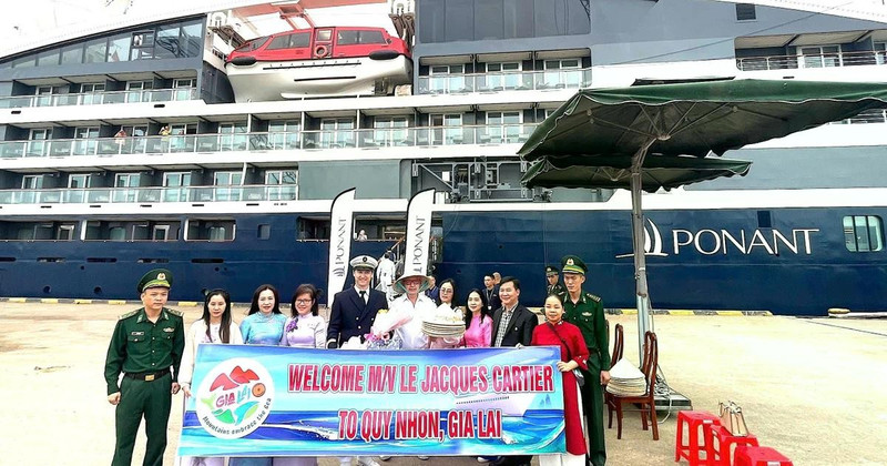 Cruise passengers land at Quy Nhon Port (Photo: VNA)