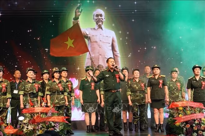 A singing performance at the ceremony. (Photo: VNA)