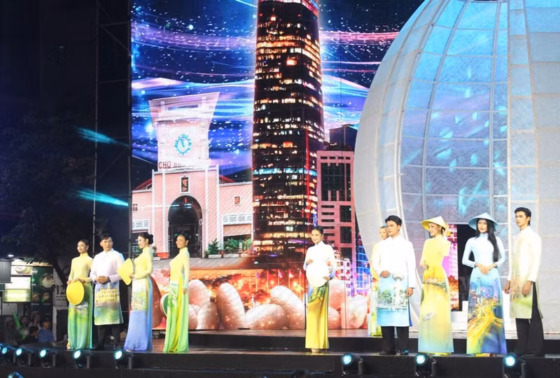 A performance at the opening ceremony of the 12th Ho Chi Minh City Ao Dai Festival on March 6. (Photo: VNA)