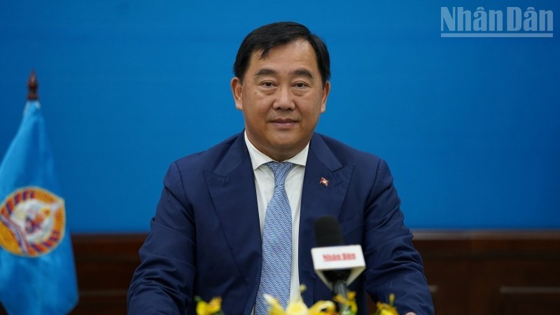 Sous Yara, Spokesperson and First Vice Chairman of the CPP's External Relations Commission speaks to a reporter from Nhan Dan newspaper based in Cambodia. (Photo: DINH TRUONG)