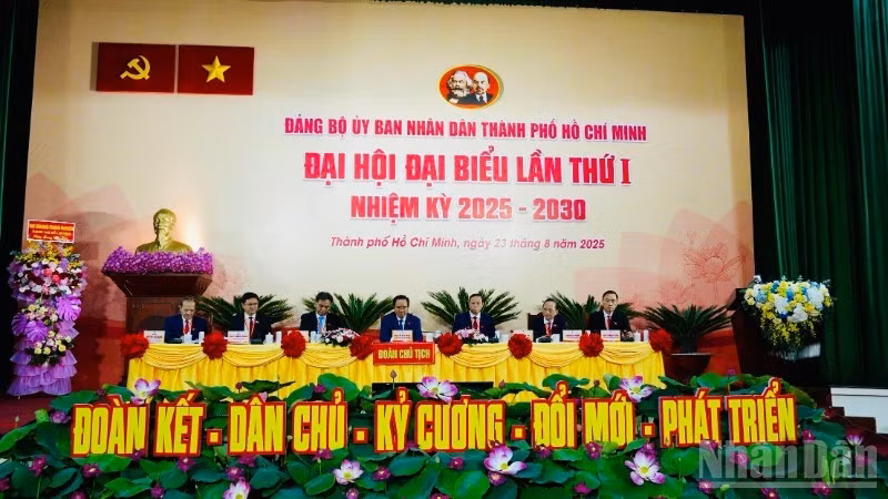 During the 2025-2030 tenure, the Party Committee of the City People’s Committee set out 19 targets, three breakthrough programmes, and five key projects. (Photo: VUONG LE).
